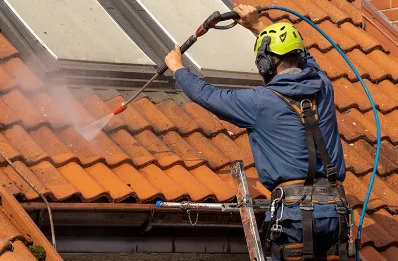 Démoussage et hydrofuge de toiture à Monthenault