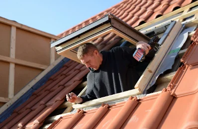 Pose de fenêtres de toit Velux à Monthenault